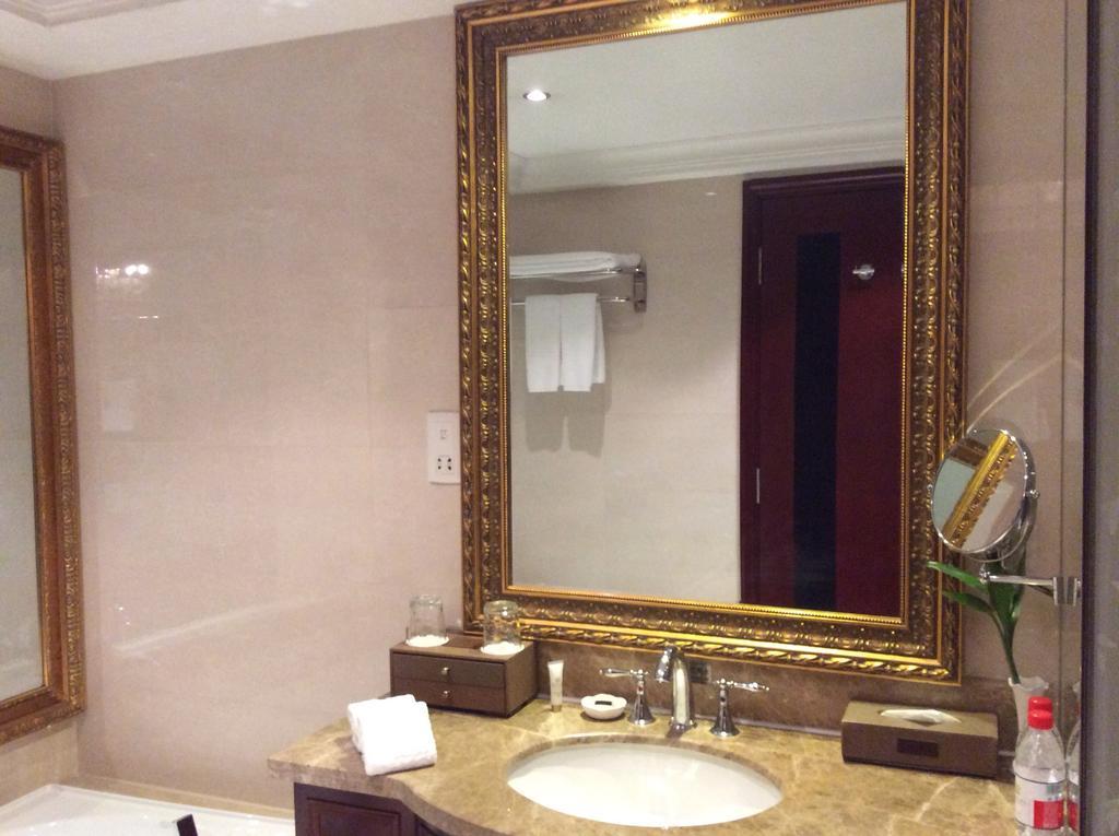New Paris Hotel Harbin Habitación foto