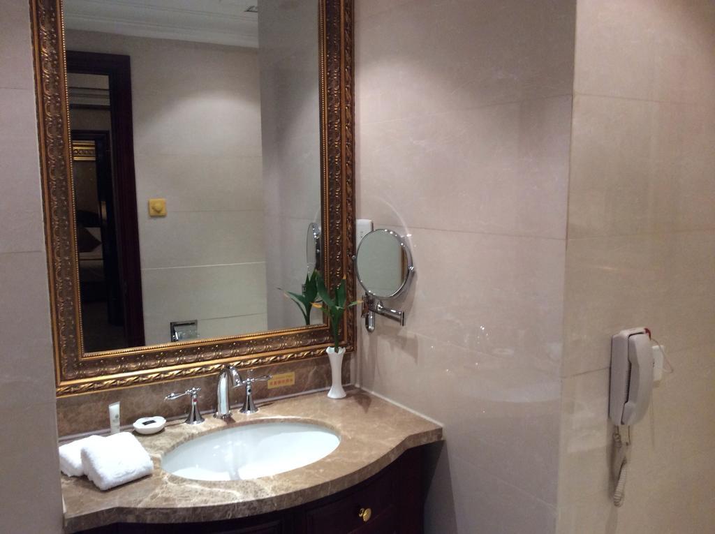 New Paris Hotel Harbin Habitación foto