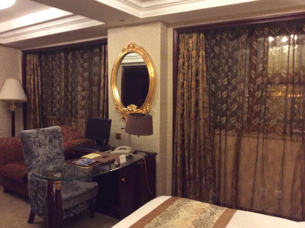 New Paris Hotel Harbin Exterior foto